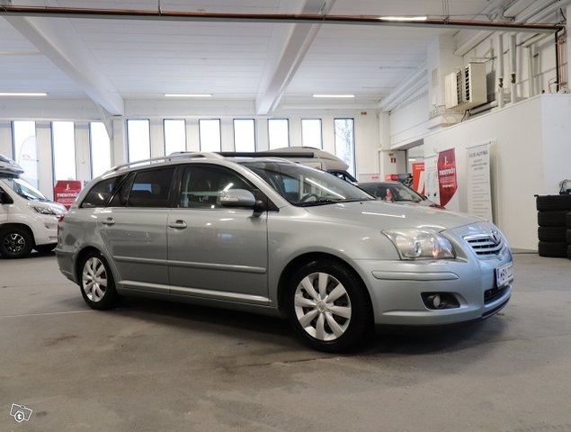 Toyota Avensis 1