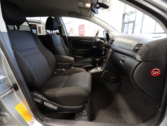 Toyota Avensis 13