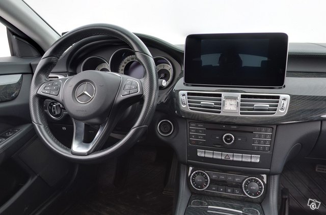 Mercedes-Benz CLS 9