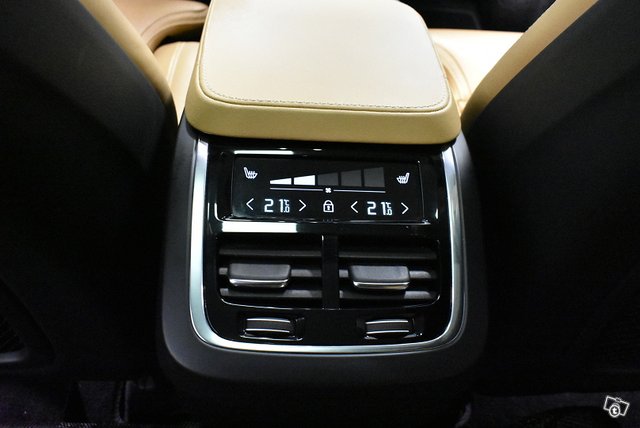 Volvo XC90 25