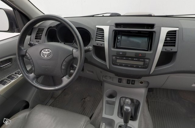 Toyota Hilux 12