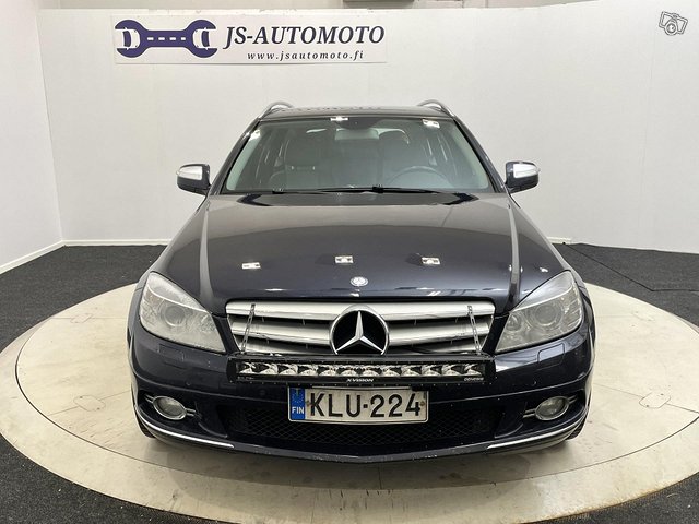 Mercedes-Benz C 8