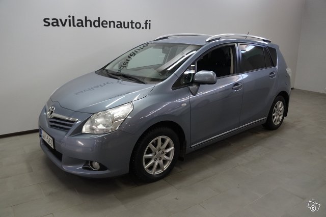 TOYOTA Verso