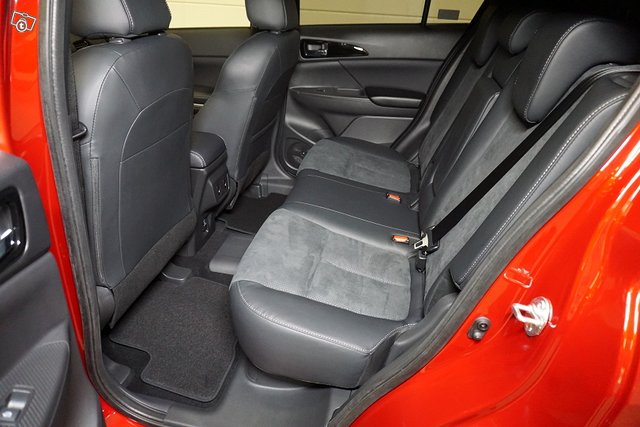 MITSUBISHI ECLIPSE CROSS 8