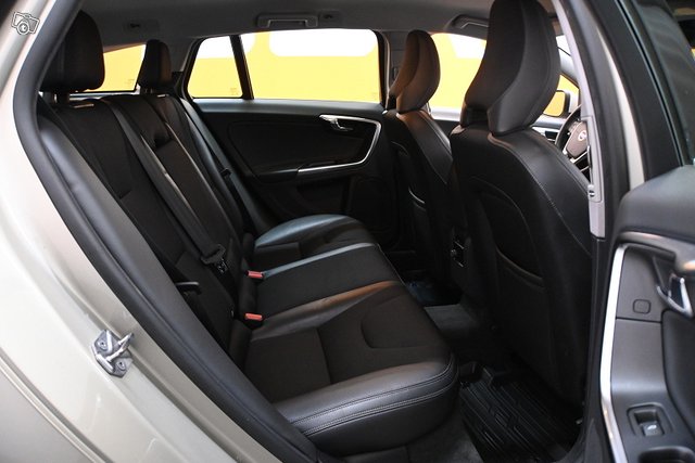 Volvo V60 11