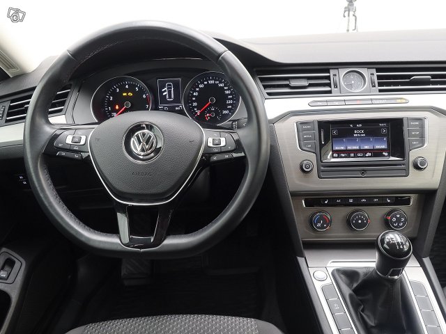 Volkswagen PASSAT 9