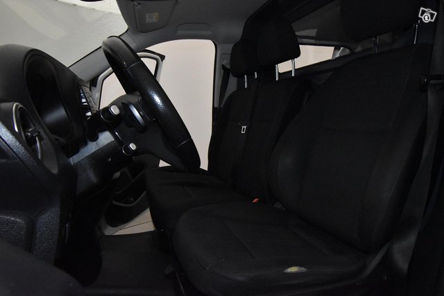 Mercedes-Benz Vito 13