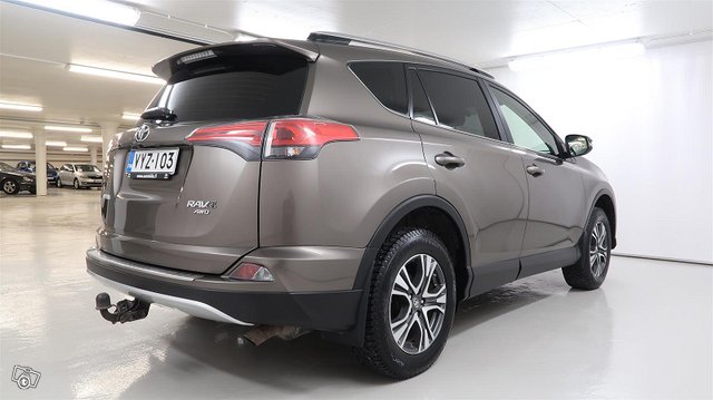 TOYOTA RAV4 5