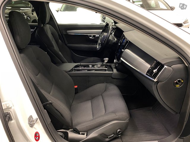 Volvo V90 8