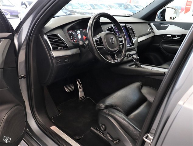 Volvo XC90 10