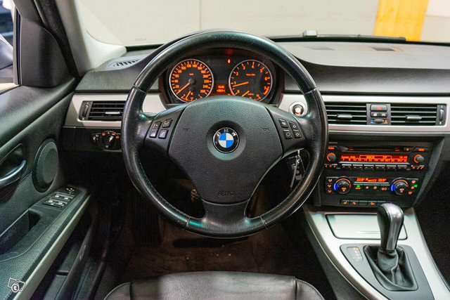 BMW 330 11