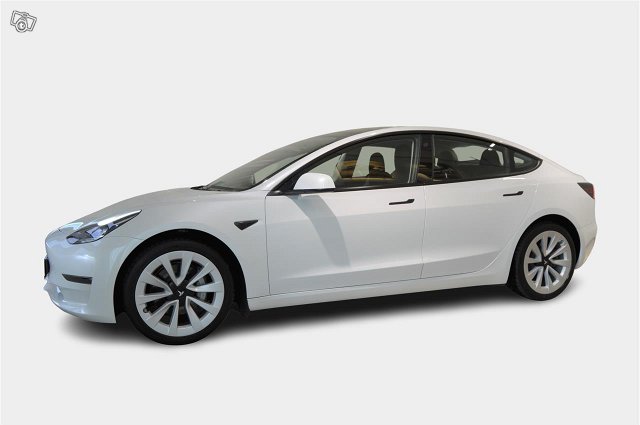 TESLA Model 3 2