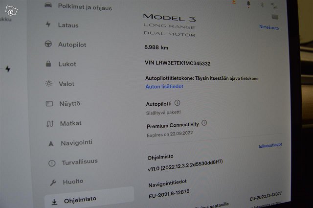 TESLA Model 3 14