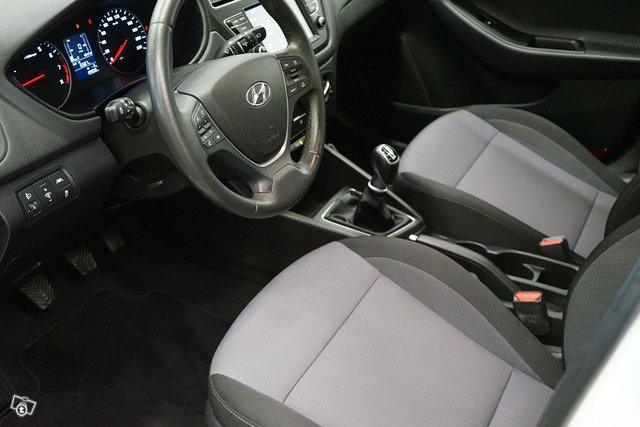 Hyundai I20 8
