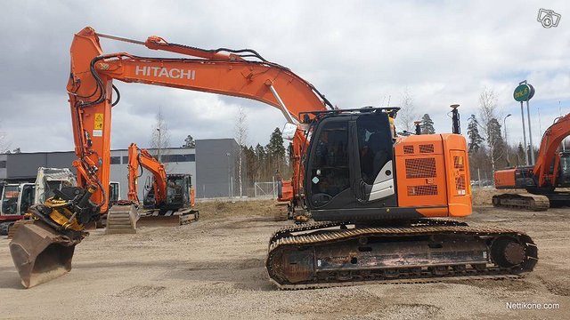 Hitachi ZX225USLC-6 1
