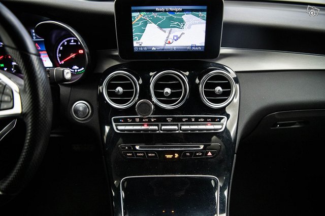 Mercedes-Benz GLC 12