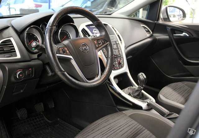 Opel Astra 12