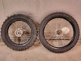 Hondan rengas/vannesetti 17"/14", Renkaat, Mototarvikkeet ja varaosat, Pori, Tori.fi Hondan rengas/vannesetti 17"/14", Renkaat, Mototarvikkeet ja varaosat, Pori, Tori.fi