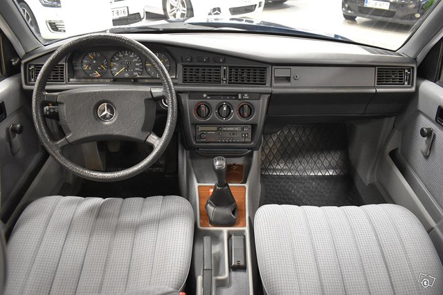 Mercedes-Benz 190 15