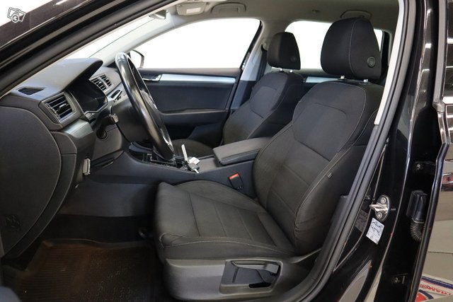 SKODA SUPERB 9