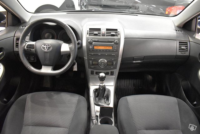 Toyota Corolla 16