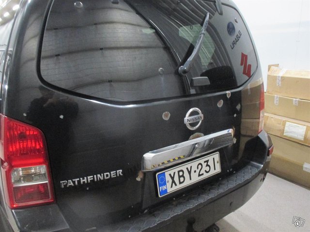 Nissan Pathfinder 2