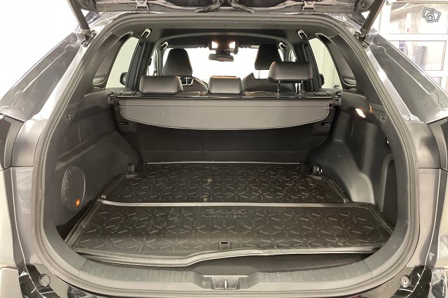 Toyota RAV4 Plug-in 10