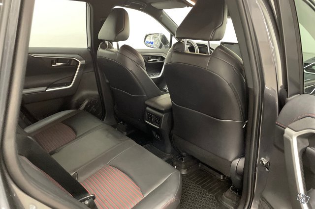 Toyota RAV4 Plug-in 23