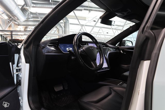 Tesla Model S 5