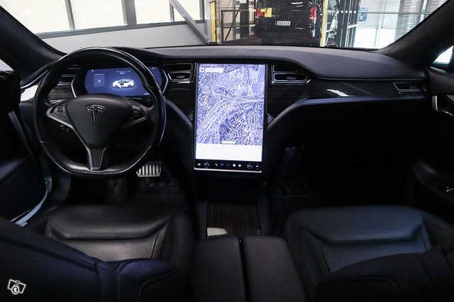 Tesla Model S 9