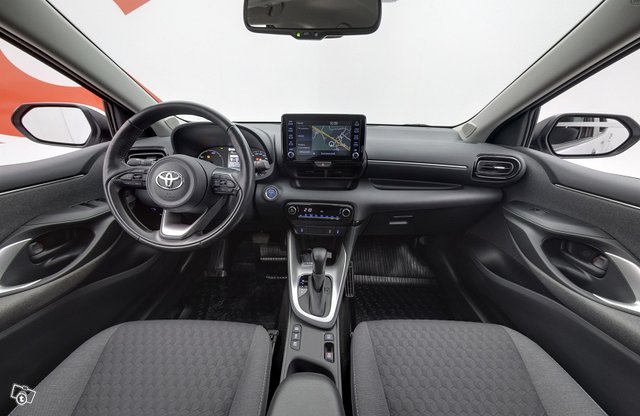 Toyota Yaris 9