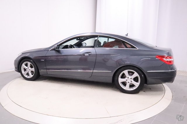 Mercedes-Benz E 8