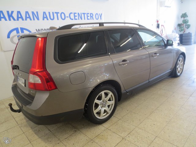 Volvo V70 3