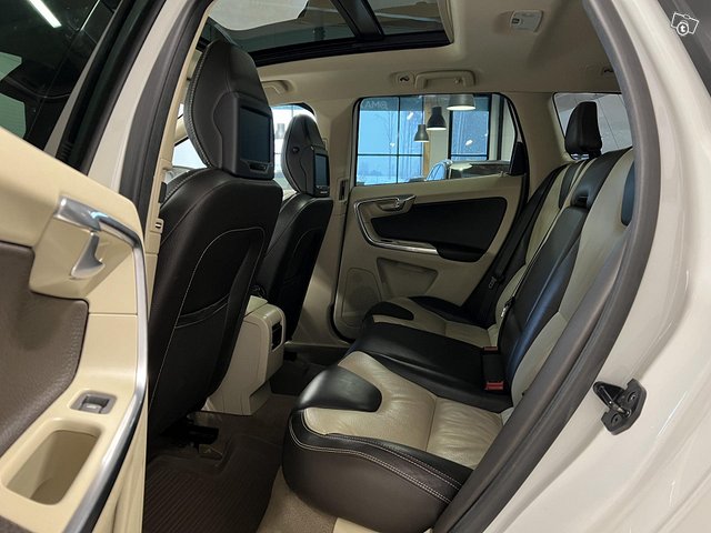 Volvo XC60 8