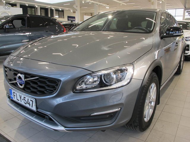 VOLVO V60 Cross Country 1