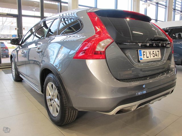 VOLVO V60 Cross Country 3