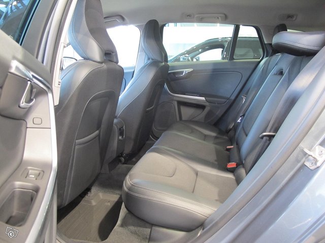 VOLVO V60 Cross Country 8