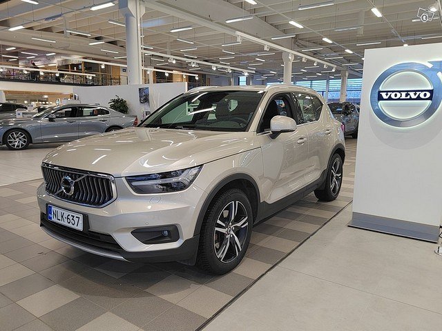 VOLVO XC40 3