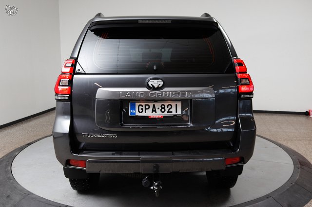 TOYOTA LAND CRUISER 6