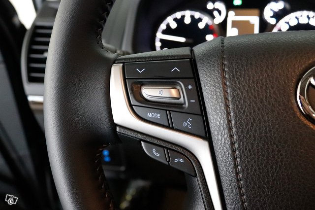 TOYOTA LAND CRUISER 17