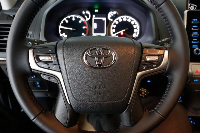 TOYOTA LAND CRUISER 18