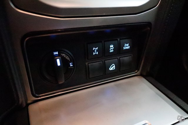 TOYOTA LAND CRUISER 23