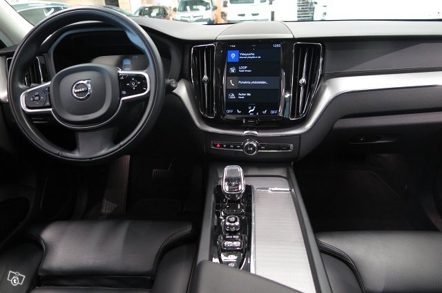 VOLVO XC60 18