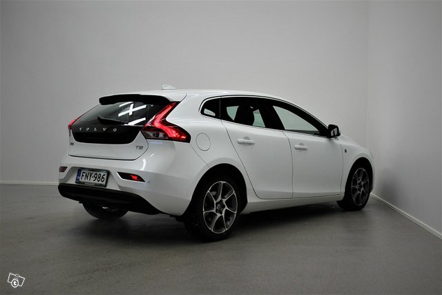 Volvo V40 8