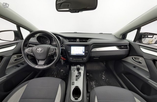 Toyota AVENSIS 8