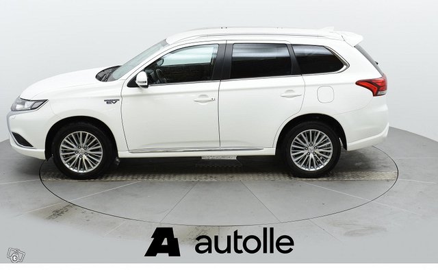 Mitsubishi Outlander PHEV 8