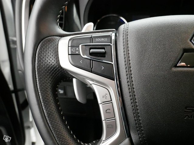 Mitsubishi Outlander PHEV 17