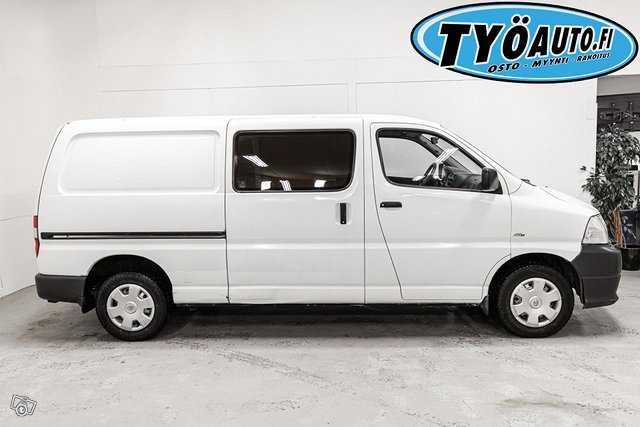 Toyota Hiace 7