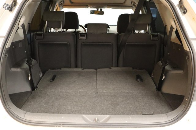 Toyota Prius+ 13
