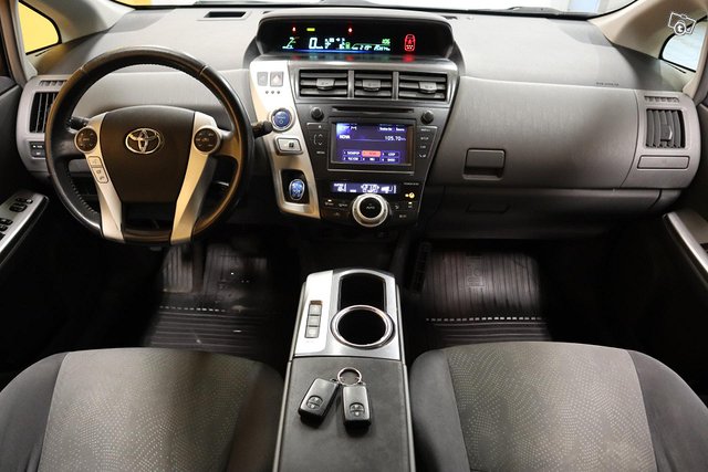 Toyota Prius+ 14